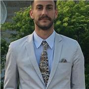 Laureato in chimica e tecnologia farmaceutiche impartisce lezioni di chimica